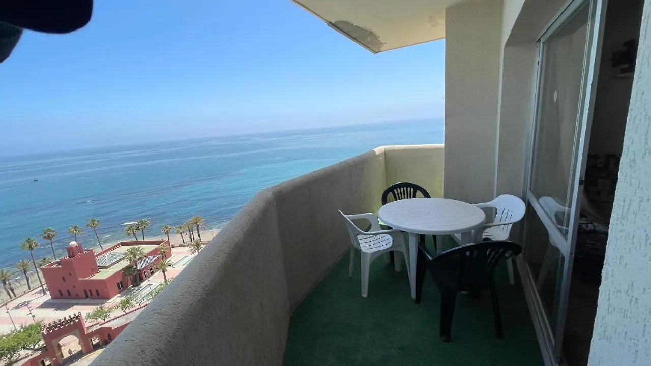 Benal Beach Con Vista Frontal Al Mar Benalmadena